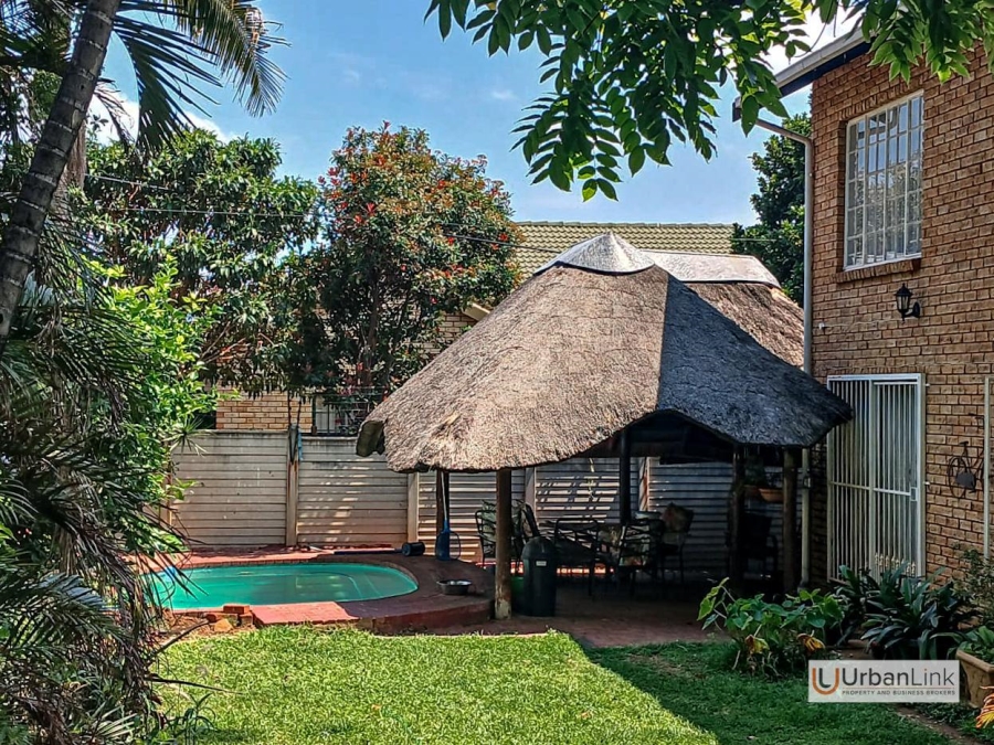 5 Bedroom Property for Sale in Mid Town North West